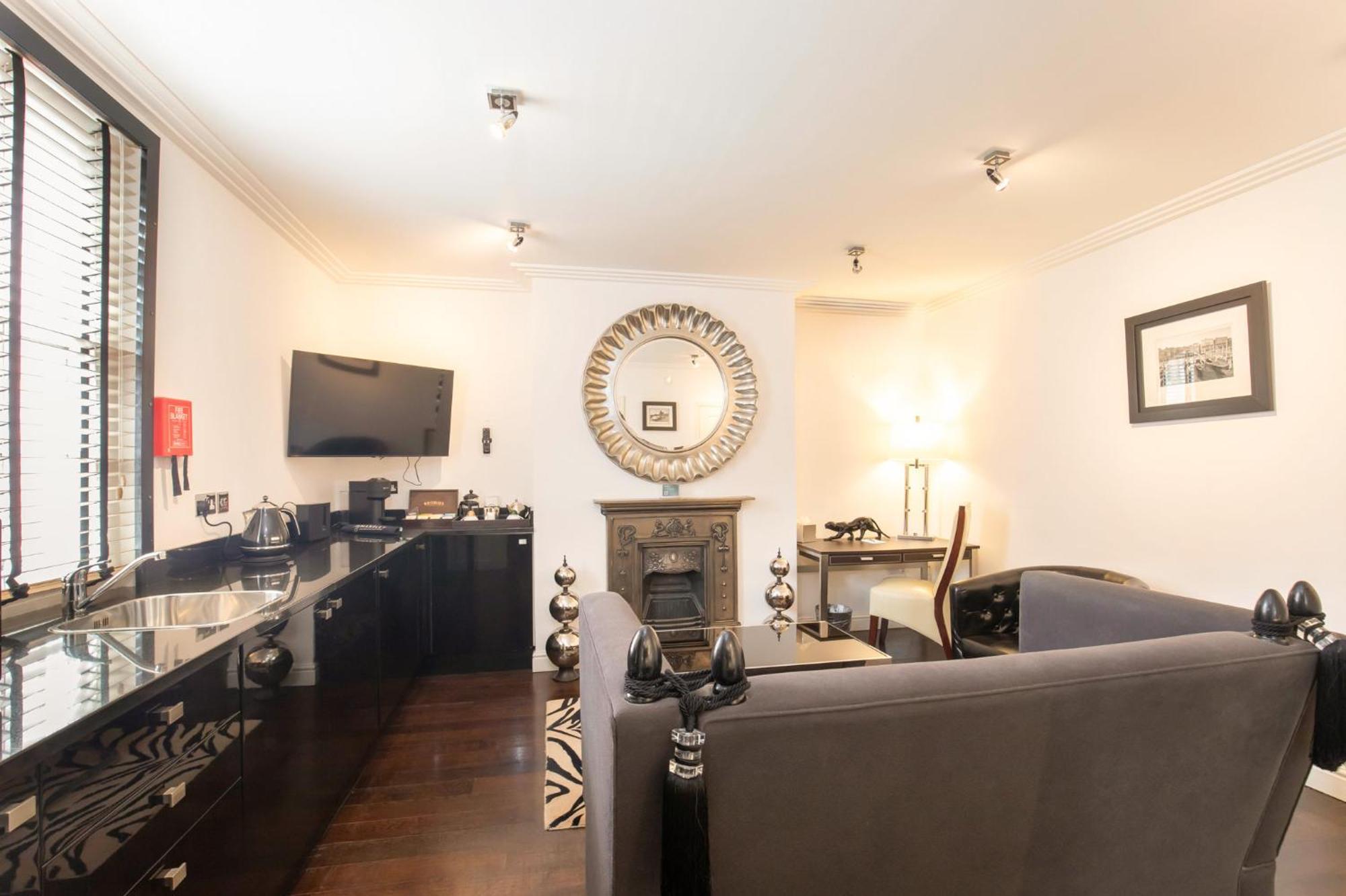 Strozzi Palace Suites By Mansley Cheltenham Extérieur photo