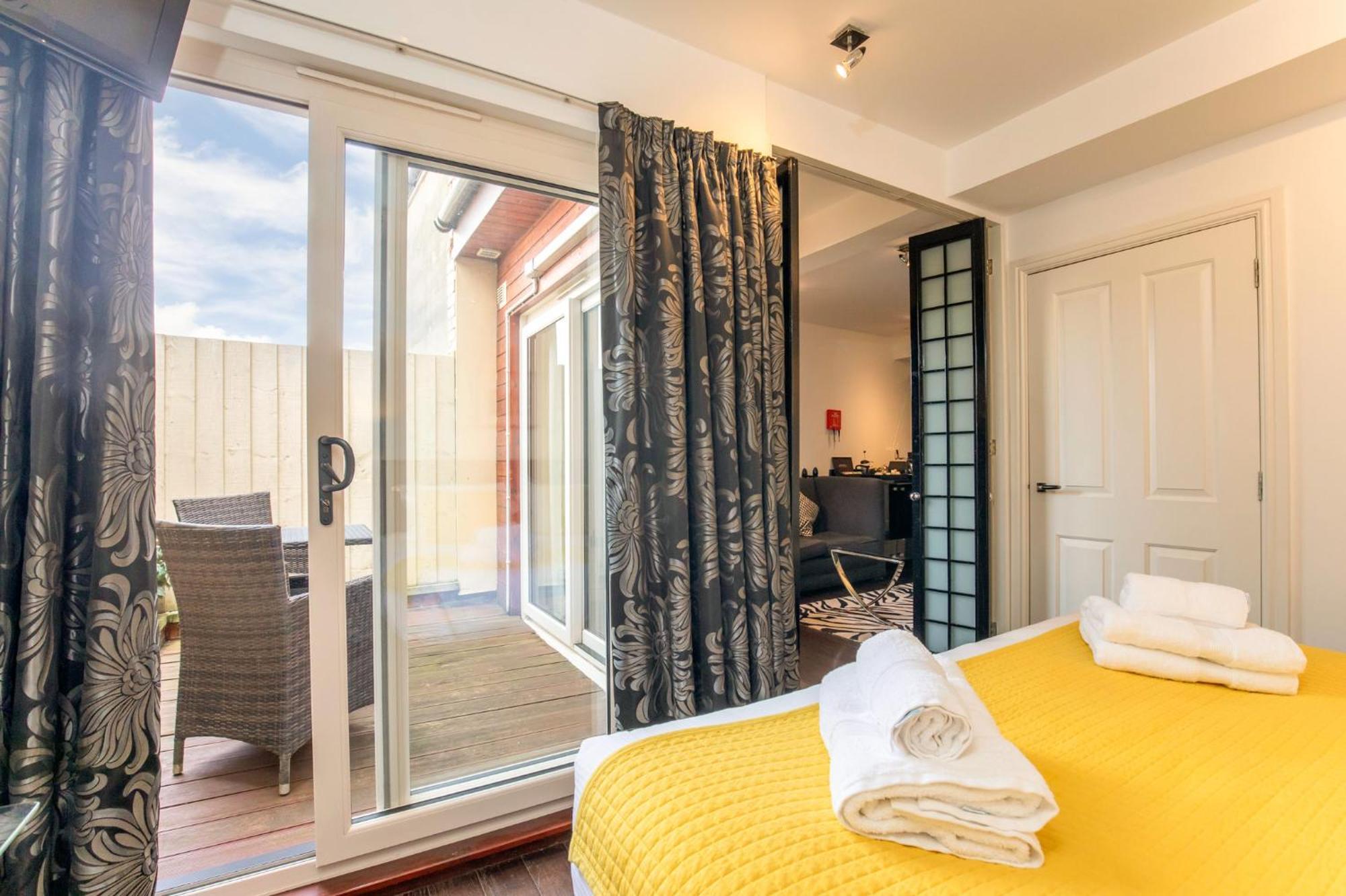 Strozzi Palace Suites By Mansley Cheltenham Extérieur photo