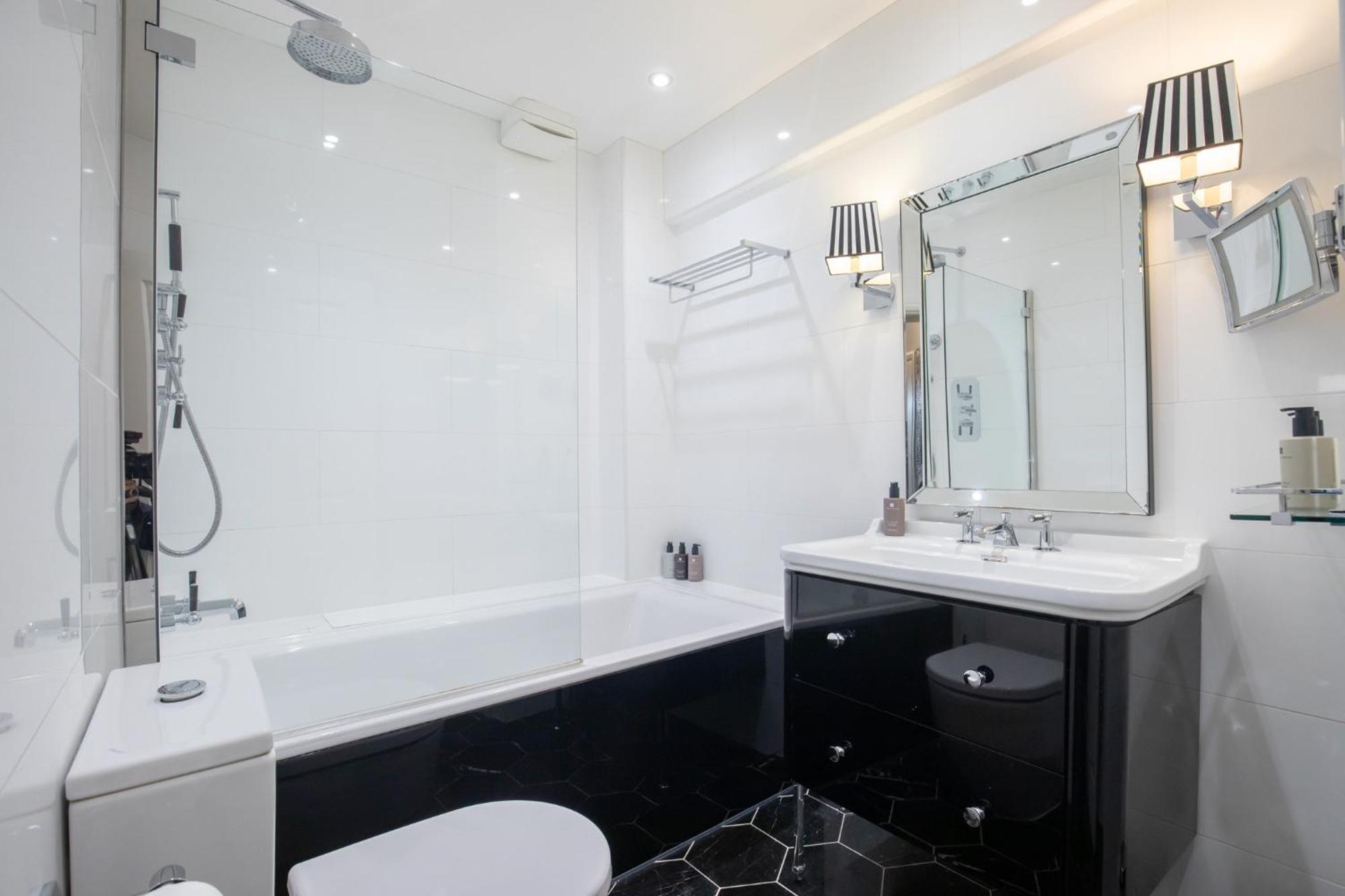 Strozzi Palace Suites By Mansley Cheltenham Extérieur photo