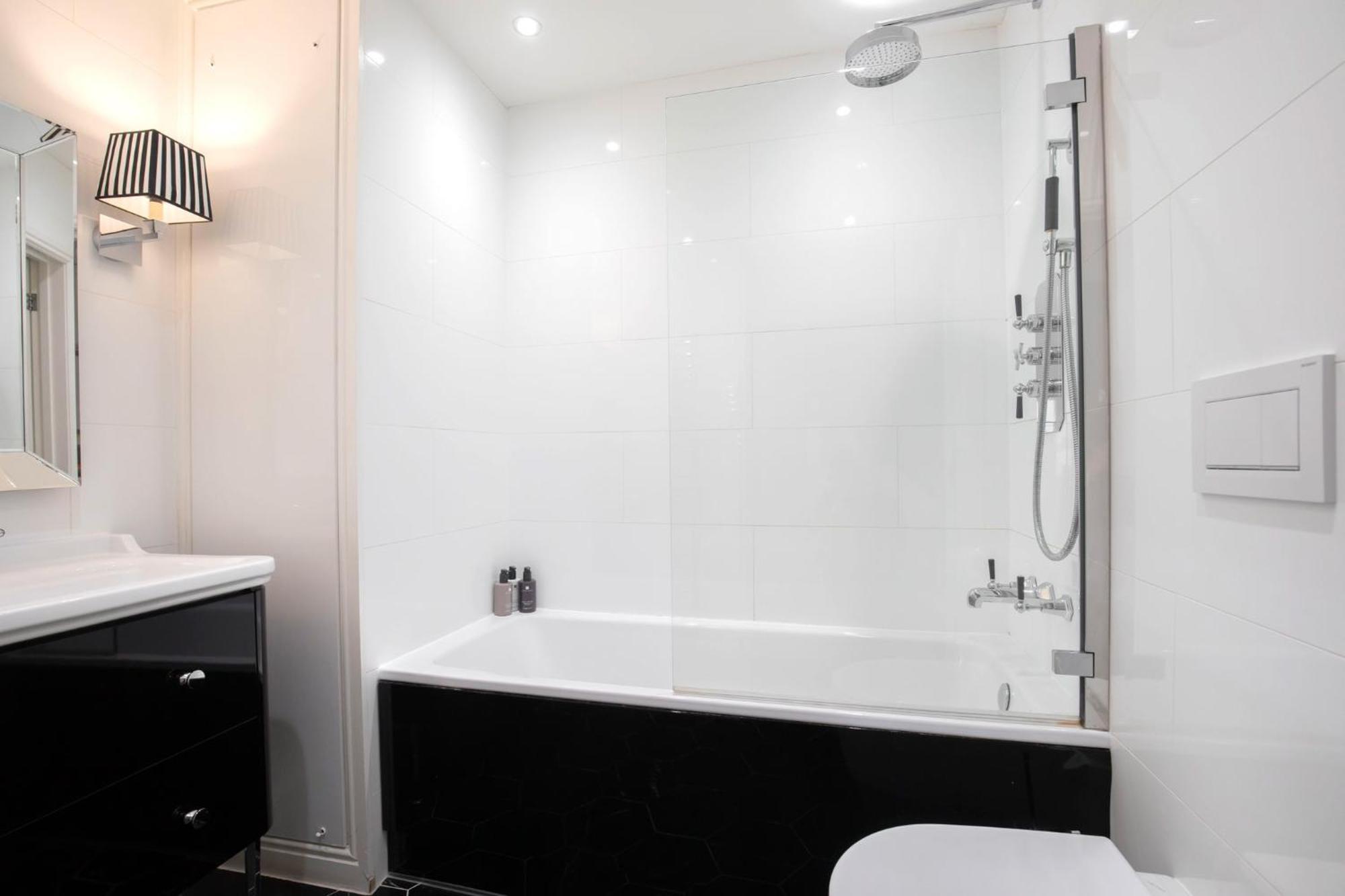 Strozzi Palace Suites By Mansley Cheltenham Extérieur photo
