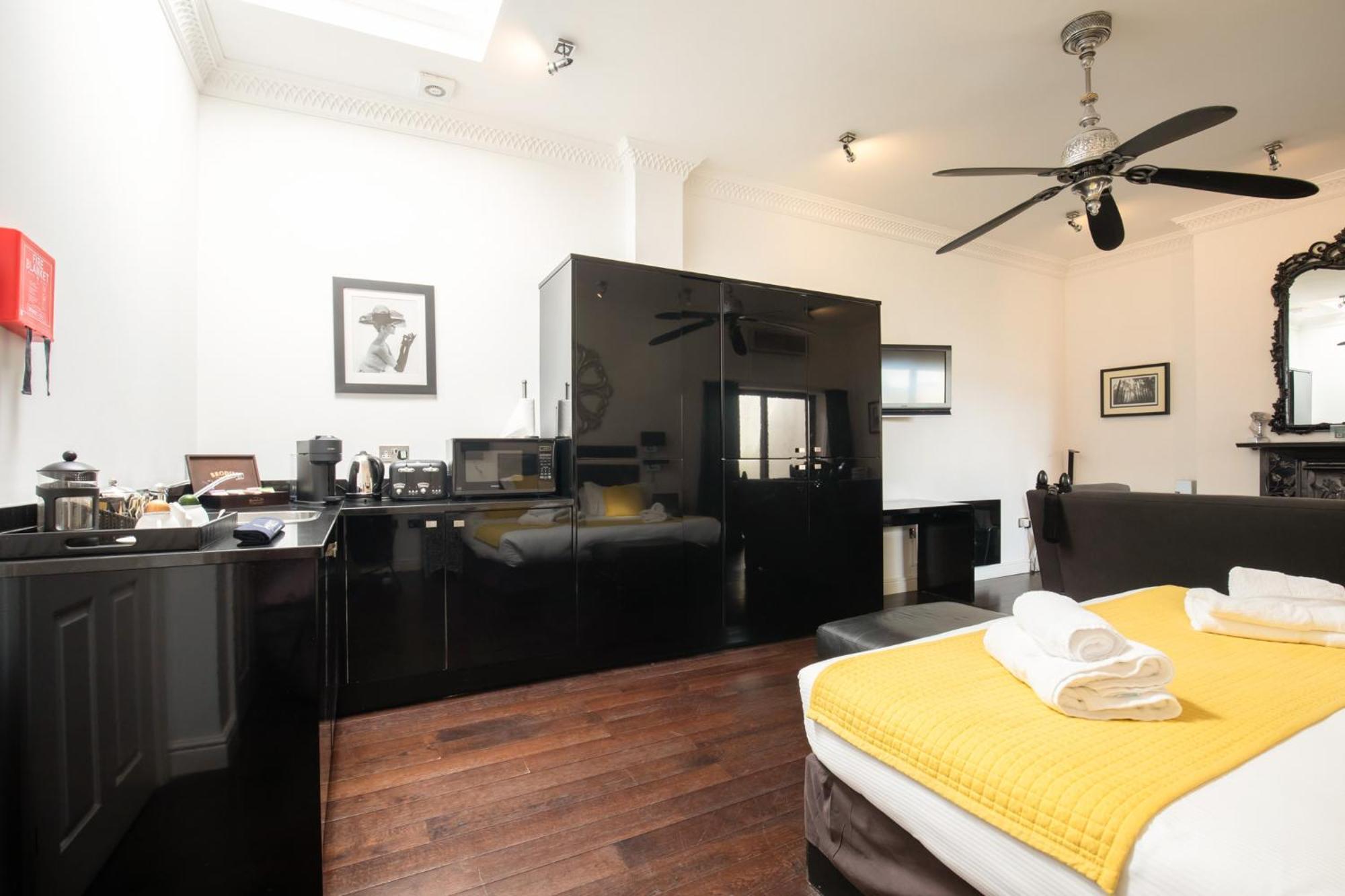 Strozzi Palace Suites By Mansley Cheltenham Extérieur photo