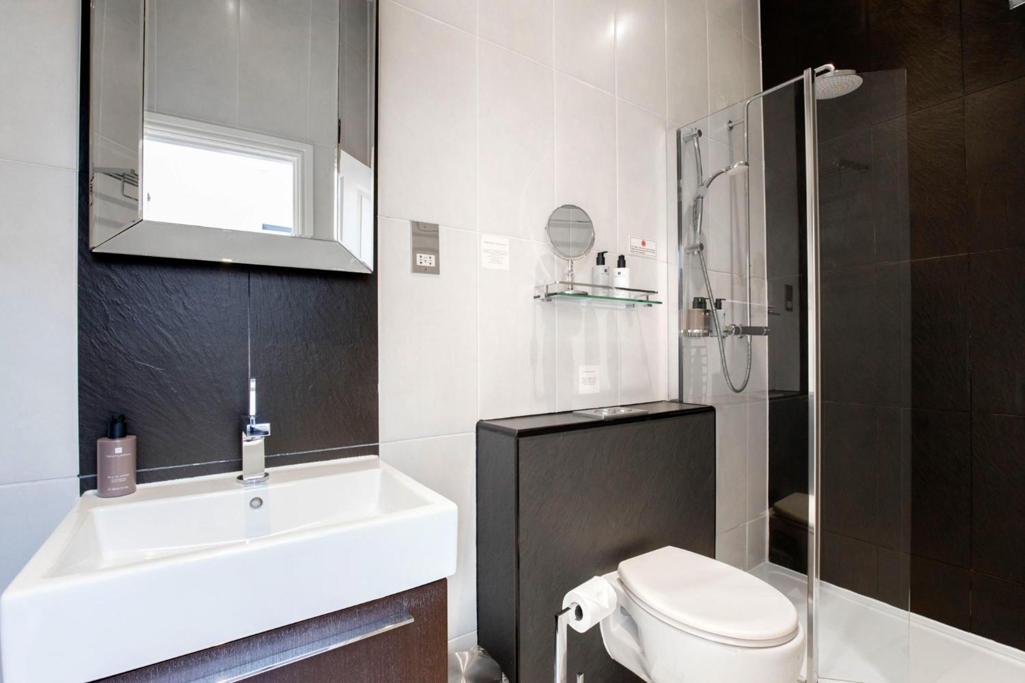 Strozzi Palace Suites By Mansley Cheltenham Extérieur photo