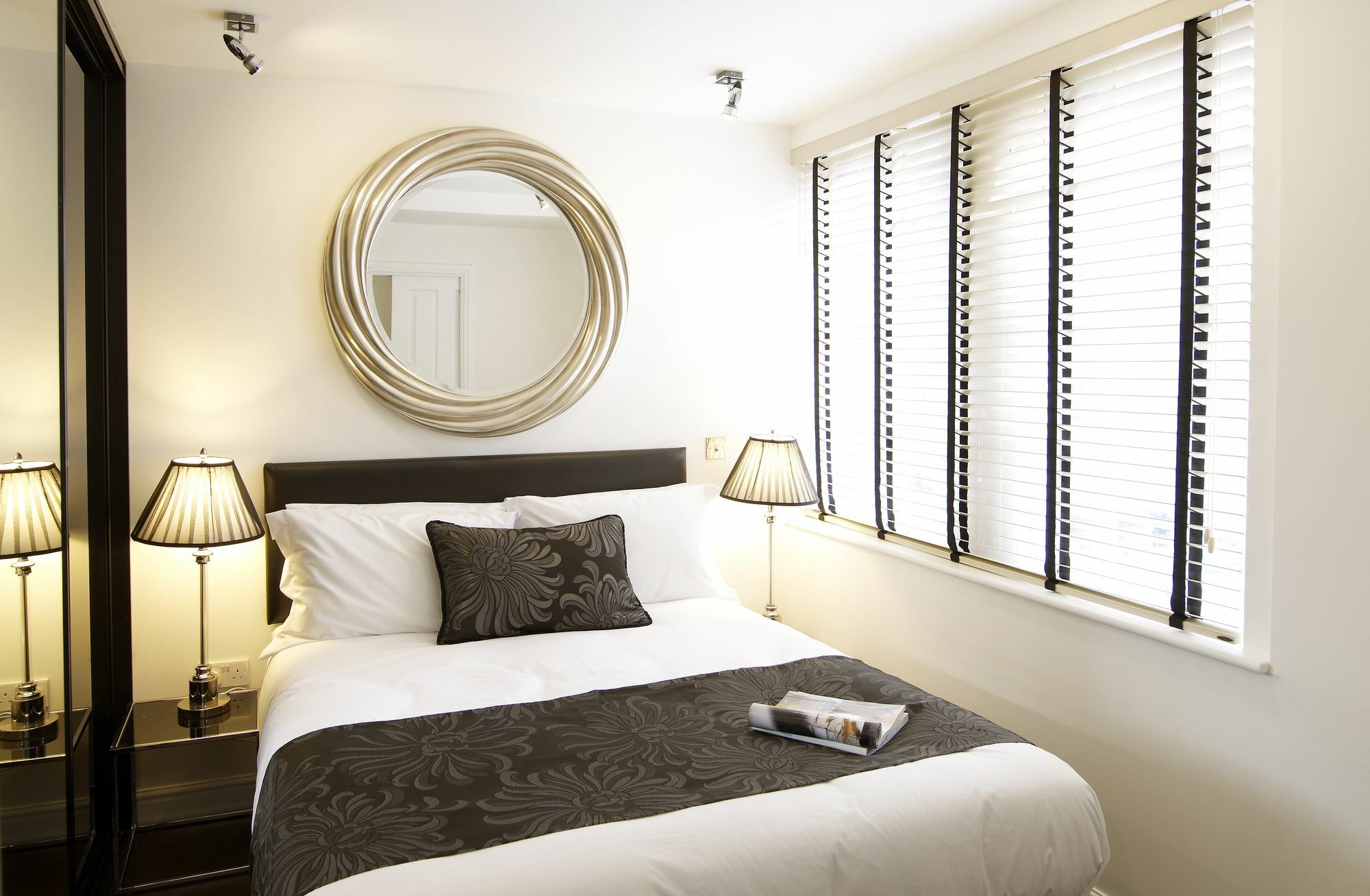 Strozzi Palace Suites By Mansley Cheltenham Extérieur photo